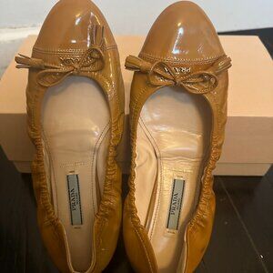 PRADA flat 37.5